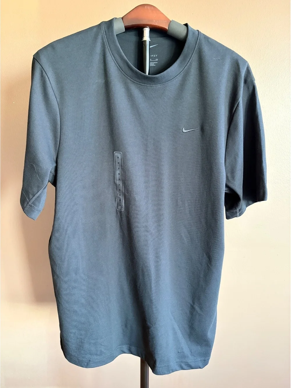 Nike Dri-FIT Mens Small Black Short Sleeve Athletic Training T Shirt Swoosh